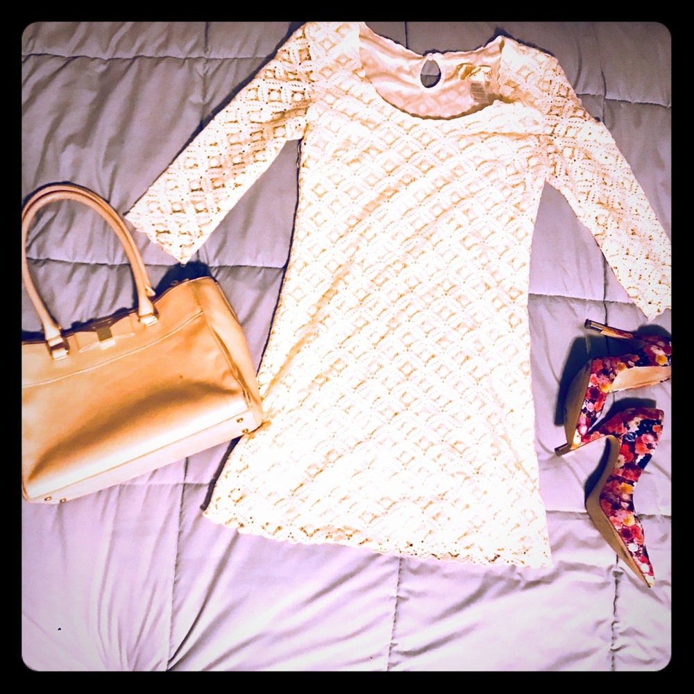 Pretty & Classic Cream-colored lace mini dress :)